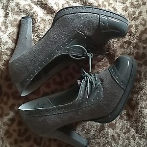 Women's Gray Suede like fabric Union Bay Heels